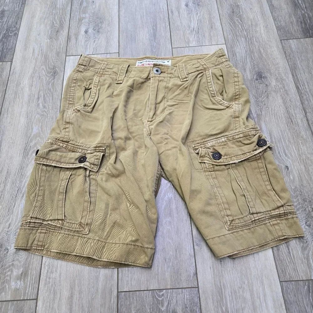 American Eagle Mens Cargo shorts Worn And Comfortable Tan Size 30